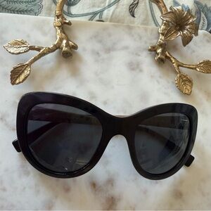 Chic Black Versace Sunglasses